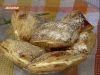 g aluat foietaj congelat
1 galbenus de ou 
1 lingura de lapte 
175 g faina
75 g zahar
100 g unt